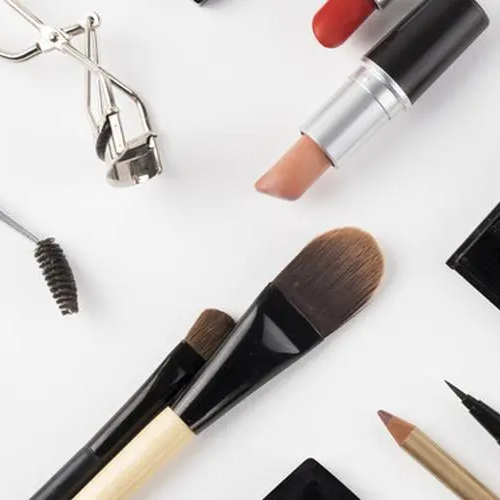 Cosmetics e-commerce prices at random